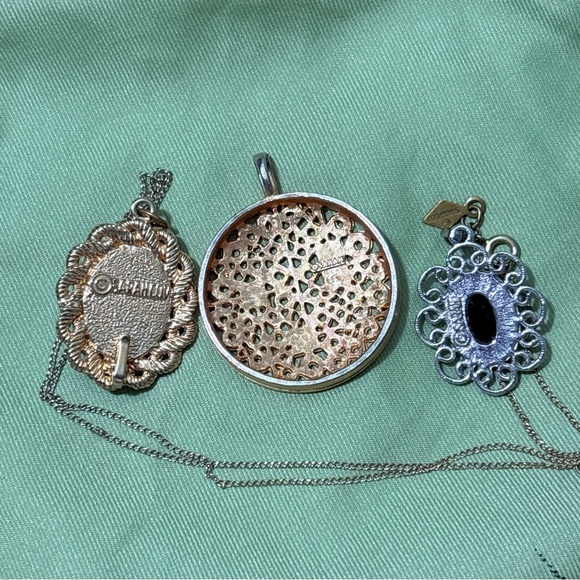 Vintage Sarah Coventry bundle necklace jewelry lot gold filigree oval pendant - Picture 4 of 7